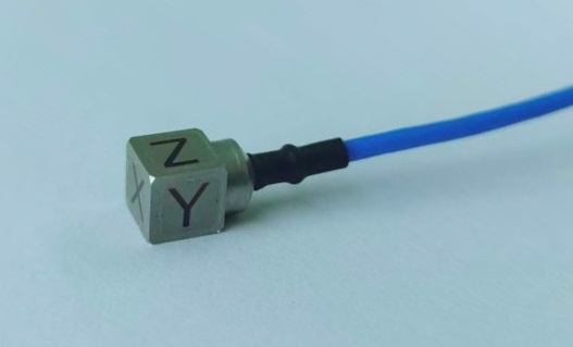 微小型三轴加速度传感器.jpg