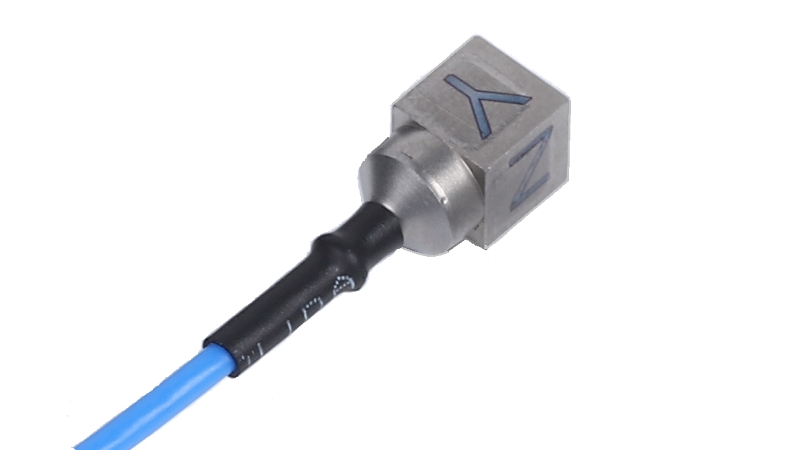 国产微小型IEPE压电型三轴向加速度传感器HX140-1000，6.4mm立方体结构，量程1000g